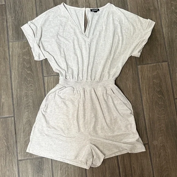 Express women’s cream Romper with Elastic Waist, size small. - Picture 1 of 8